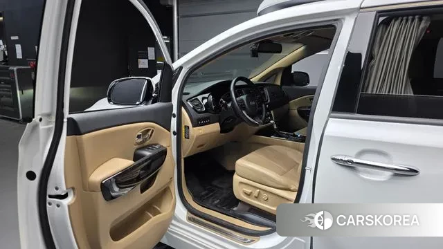 Kia The New Carnival 2019 Белый из Кореи, фото 2