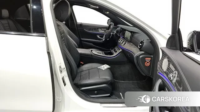 Mercedes-Benz E-Class W213 2023 Белый из Кореи, фото 2