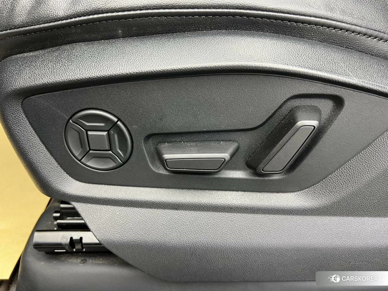 Audi Q8 2021 Черный из Китая, фото 2