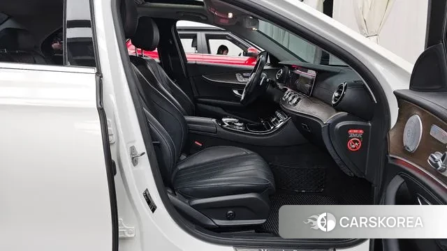 Mercedes-Benz E-Class W213 2018 Белый из Кореи, фото 2