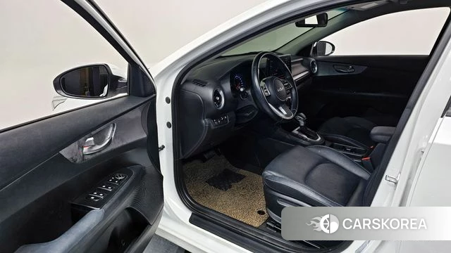 Kia The New K3 2nd generation 2021 Белый из Кореи, фото 2