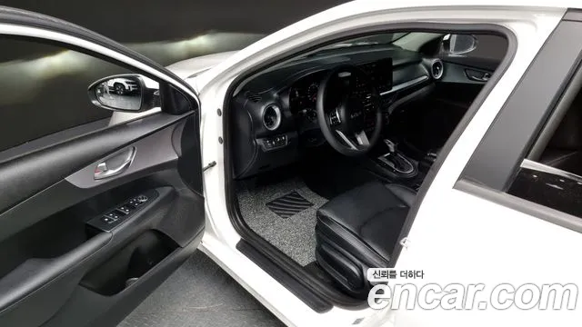 Kia The New K3 2nd generation 2021 Белый из Кореи, фото 2