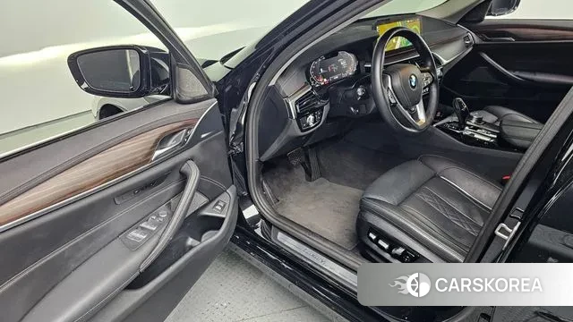 BMW 5 Series (G30) 2023 Черный из Кореи, фото 2