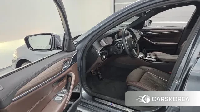 BMW 5 Series (G30) 2019 Небесно-голубой из Кореи, фото 2