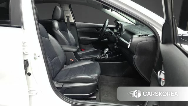 Kia The New K3 2nd generation 2021 Белый из Кореи, фото 2