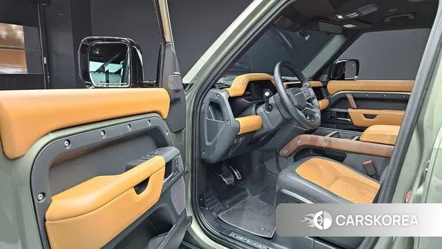 Land Rover Defender (L663) 2024 Зеленый из Кореи, фото 2