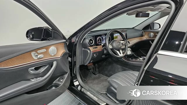 Mercedes-Benz E-Class W213 2020 Черный из Кореи, фото 2