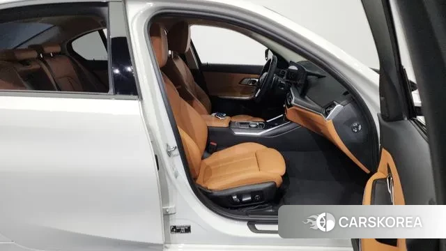 BMW 3 Series (G20) 2023 Белый из Кореи, фото 2