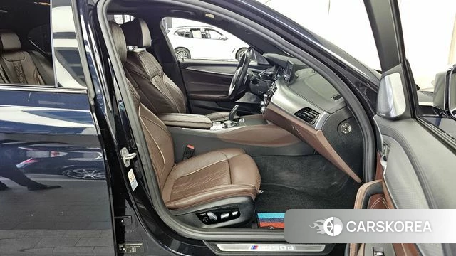 BMW 5 Series (G30) 2018 Черный из Кореи, фото 2