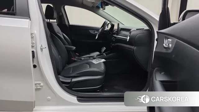 Kia The New K3 2nd generation 2021 Белый из Кореи, фото 2