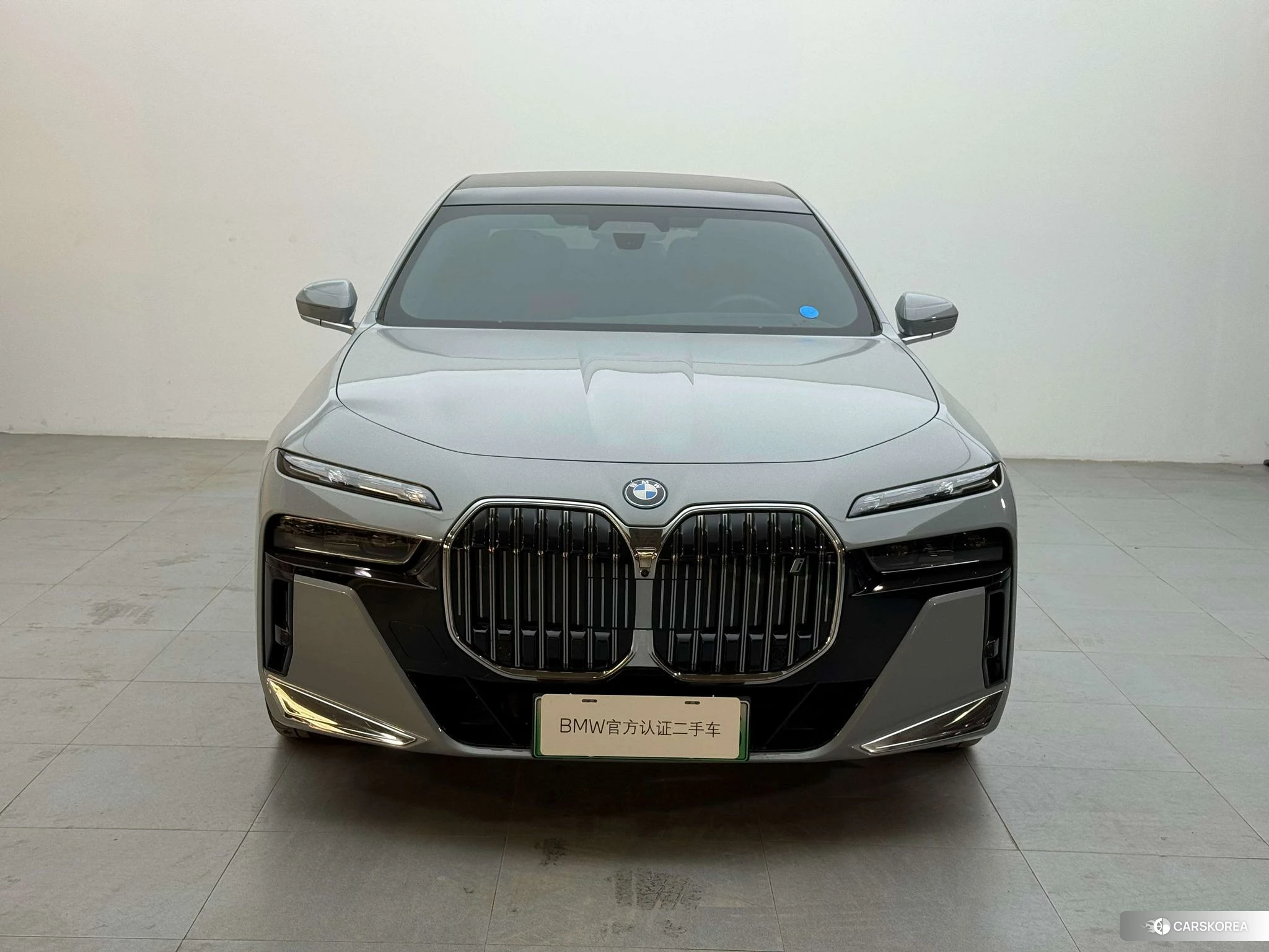 BMW i7 2023 Темно-серый из Китая, фото 2