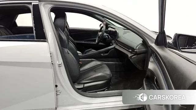 Hyundai The New Avante (CN7) 2024 Серебряный из Кореи, фото 2