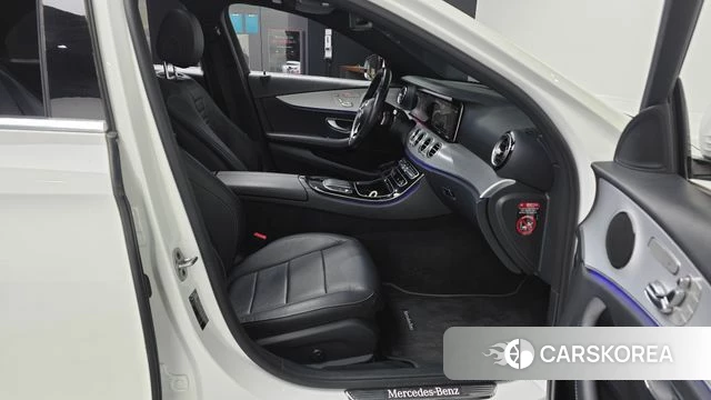 Mercedes-Benz E-Class W213 2021 Белый из Кореи, фото 2