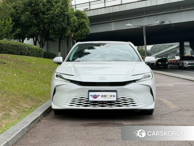 Toyota Camry 2024 Белый из Китая, фото 2