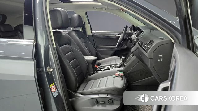 Volkswagen Tiguan second Generation 2023 Серый из Кореи, фото 2