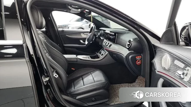 Mercedes-Benz E-Class W213 2022 Черный из Кореи, фото 2