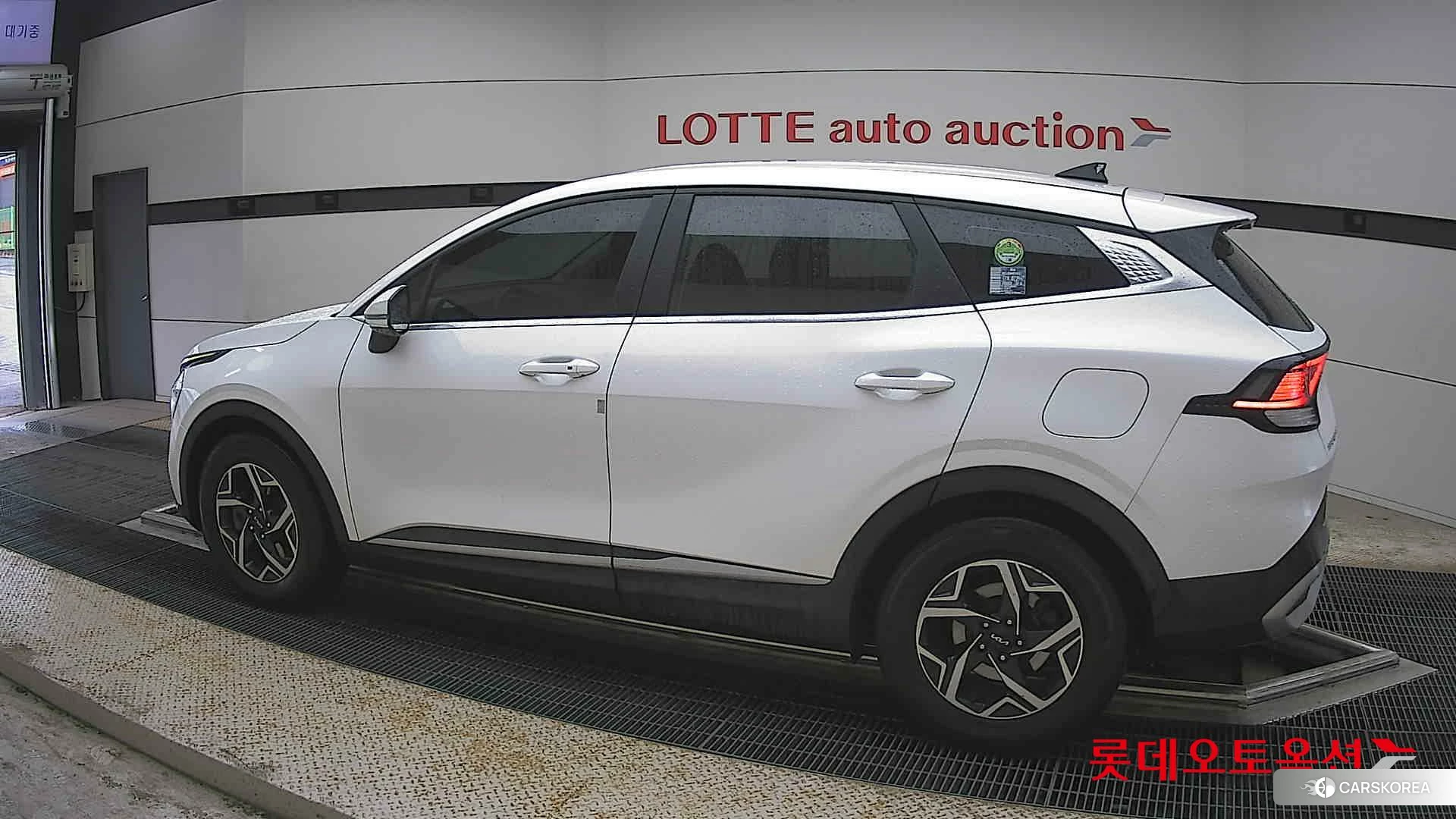 Kia Sportage 2022 Snow White Pearl (optional) из Кореи, фото 2
