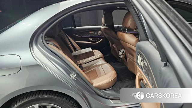 Mercedes-Benz E-Class W213 2022 Серый из Кореи, фото 2