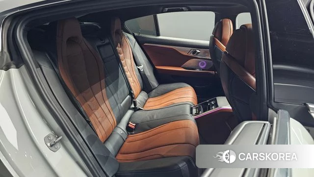 BMW 8 Series (G15) 2021 Белый из Кореи, фото 2