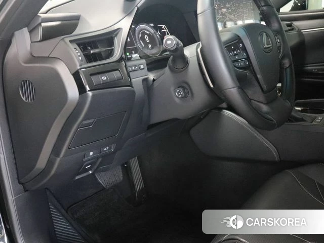 Lexus ES300h 7th generation 2025 Черный из Кореи, фото 2