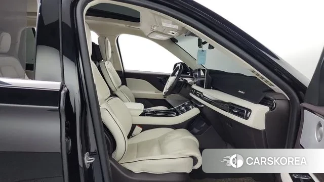 Lincoln Aviator 2nd generation 2023 Черный из Кореи, фото 2