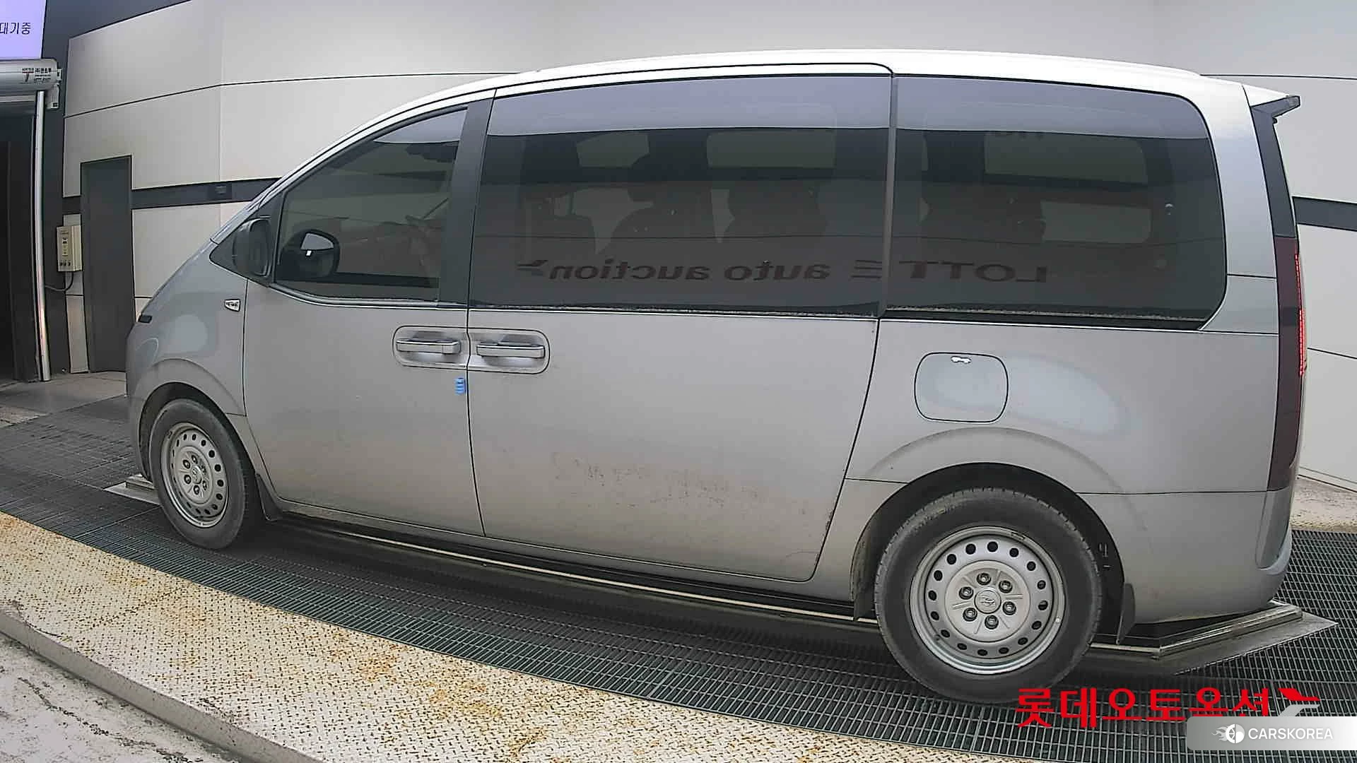 Hyundai Staria 2022 Shimmering Silver Metallic из Кореи, фото 2