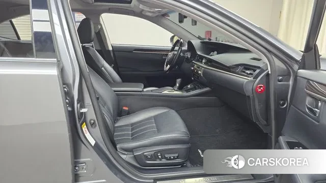 Lexus New ES300h 2018 Серый из Кореи, фото 2