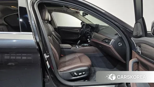 BMW 5 Series (G30) 2021 Черный из Кореи, фото 2