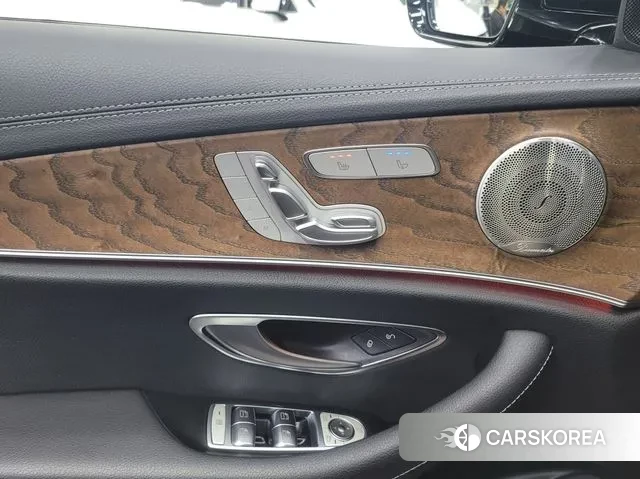 Mercedes-Benz E-Class W213 2023 Черный из Кореи, фото 2