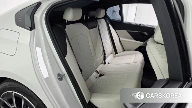 BMW i5 (G60) 2025 Белый из Кореи, фото 2