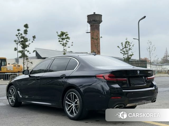 BMW 5 series 2022 Черный из Китая, фото 2