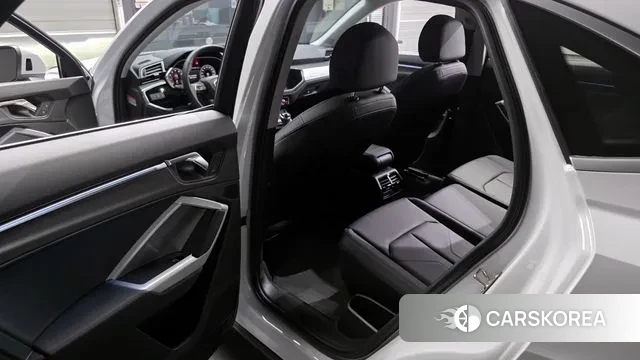 Audi Q3 (F3) 2025 Белый из Кореи, фото 2