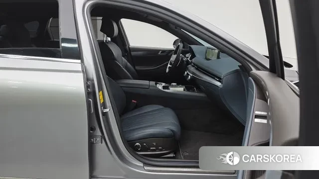 Genesis G80 (RG3) 2023 Серебряный из Кореи, фото 2