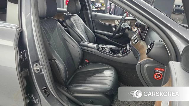 Mercedes-Benz E-Class W213 2018 Серый из Кореи, фото 2