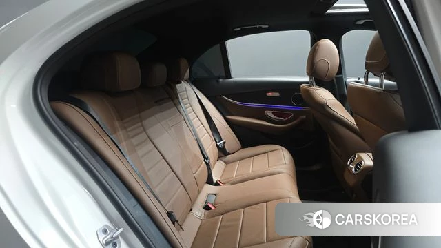 Mercedes-Benz E-Class W213 2023 Белый из Кореи, фото 2