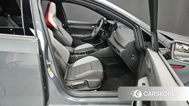 Volkswagen Golf 8th Generation 2024 Серый из Кореи, фото 2