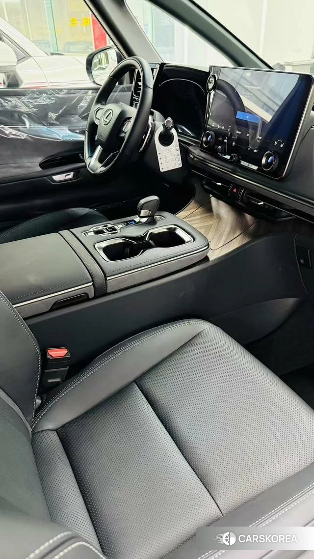 Lexus LM 2025 Черный из Китая, фото 2