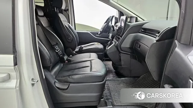 Hyundai Staria 2022 Белый из Кореи, фото 2