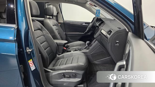 Volkswagen Tiguan second Generation 2022 Синий из Кореи, фото 2