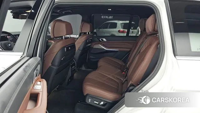 BMW X7 (G07) 2023 Белый из Кореи, фото 2