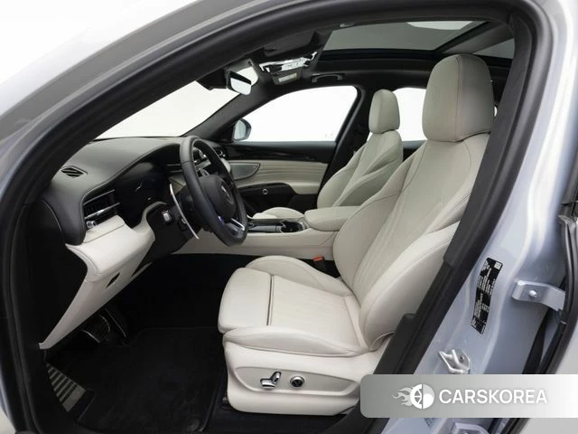 Maserati Grecale 2024 Светло-серебряный цвет из Кореи, фото 2