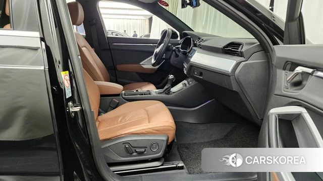 Audi Q3 (F3) 2022 Черный из Кореи, фото 2