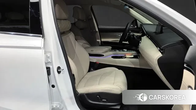 Genesis GV70 2023 Белый из Кореи, фото 2