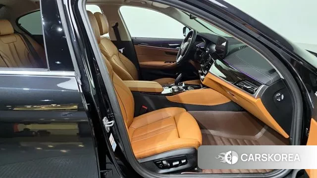 BMW 5 Series (G30) 2022 Черный из Кореи, фото 2