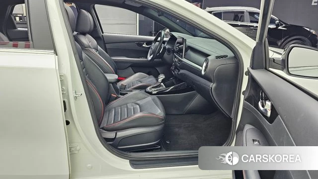 Kia The New K3 2nd generation 2021 Белый из Кореи, фото 2