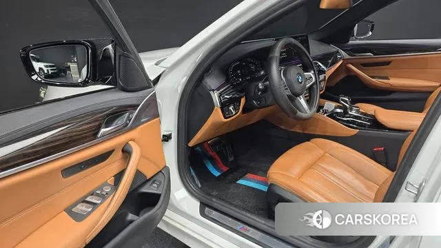 BMW 5 Series (G30) 2021 Белый из Кореи, фото 2