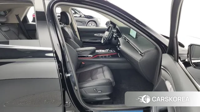 Genesis GV70 2023 Черный из Кореи, фото 2