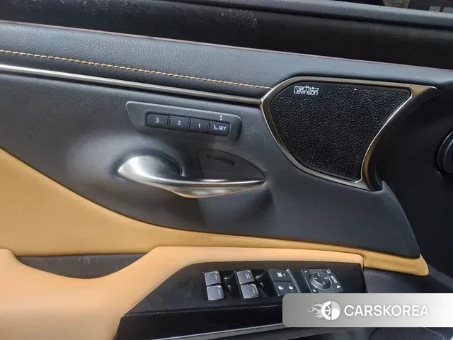 Lexus ES300h 7th generation 2023 Серый из Кореи, фото 2