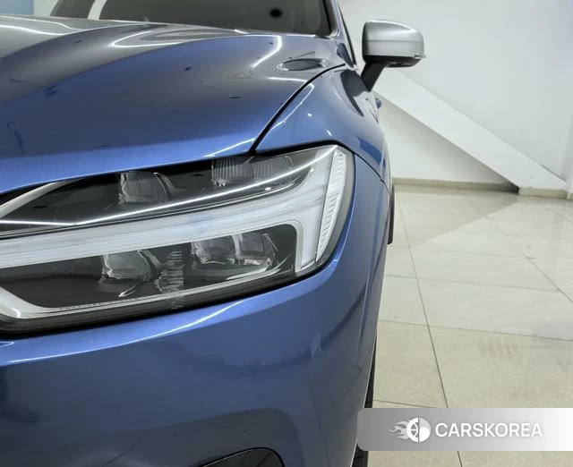 Volvo XC60 PHEV 2018 Синий из Китая, фото 2