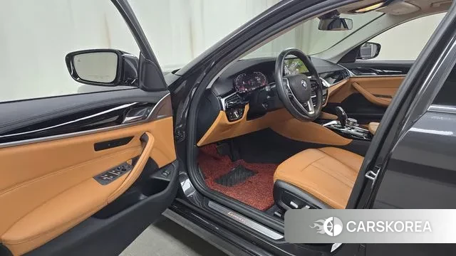 BMW 5 Series (G30) 2020 Серый из Кореи, фото 2